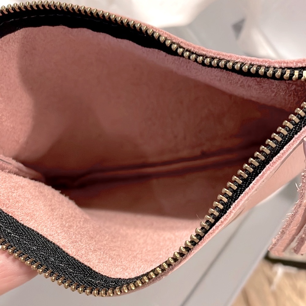 Zina Kao’The Soft Monroe’ Pale Pink Pebbled genuine Leather Zip Cosmetic Bag NWT - Picture 3 of 9